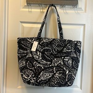 NWT Vera Bradley tote bag, black, white gray. Grand tote 2.0.